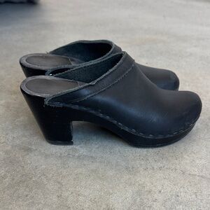 No. 6 Black Leather Mules
